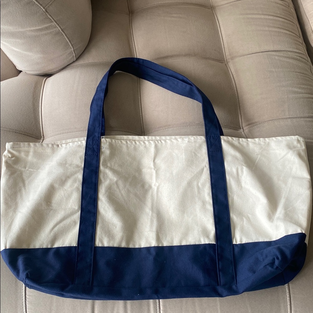 Canvas Tote with Navy Trim Great for beach, packages more NWOT 25x13x5, 9in drop